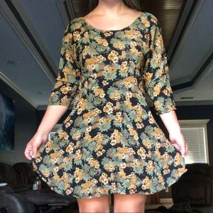 Vintage Flowy & Floral Summer Dress 🌸 Size Medium